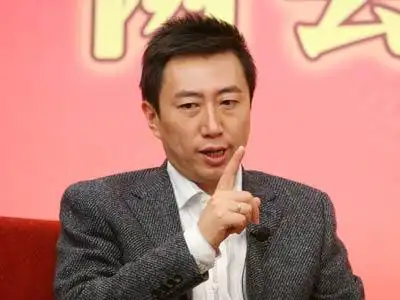 cctv-2《对话》栏目主持人陈伟鸿搜狐聊两会