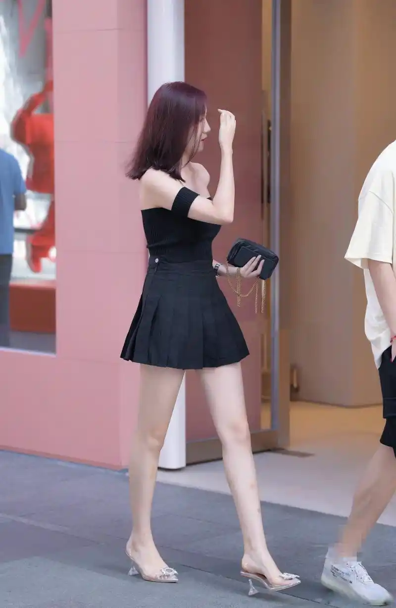 小姐姐真白,腿好看裙子好短