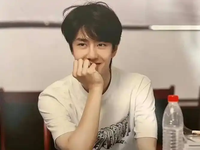 王一博冰雨火剧本围读旧照真的好奶呼呼