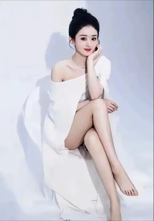 赵丽颖优雅坐姿, 清新脱俗, 宛如仙女下凡.美腿玉足,看上去就很香!