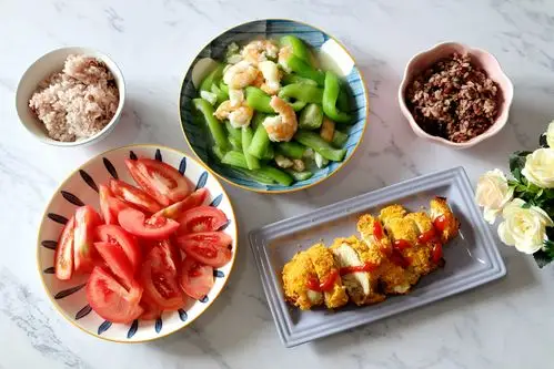 晒晒母女俩的家常午饭,清淡可口营养健康,炸鸡排不放油,好吃