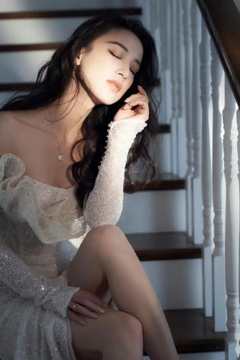 黄圣依 一字带高跟凉鞋美jio[爱你] #黄圣依