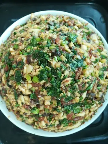 饺子馅绞的肉块有点大,配菜也只能大点