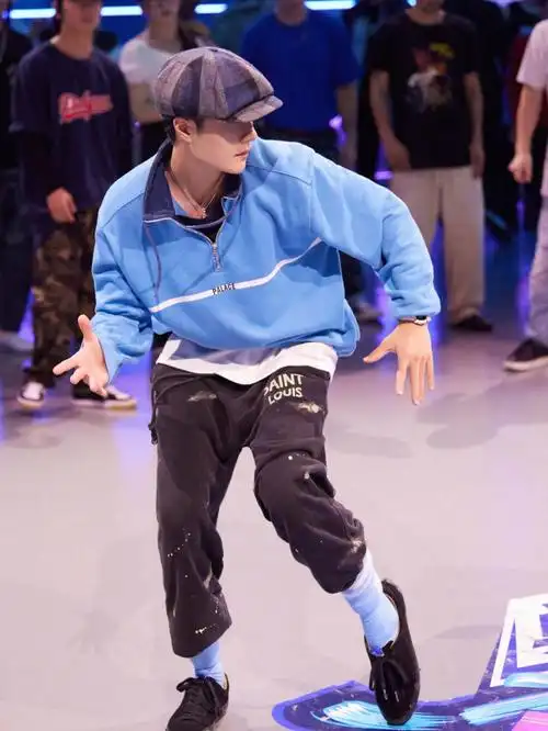 796067王一博神的孩子在跳舞