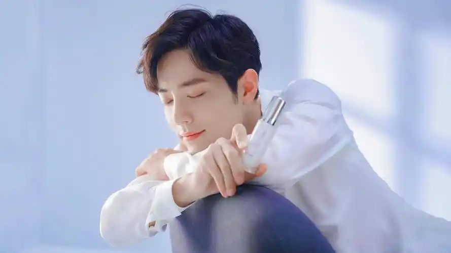 肖战有哪些好看的高清无水印图片(可以当壁纸的那种)? - 知乎