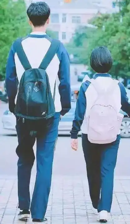 热巴真实身高曝光比起垫箱子的baby沈月张雪迎好太多