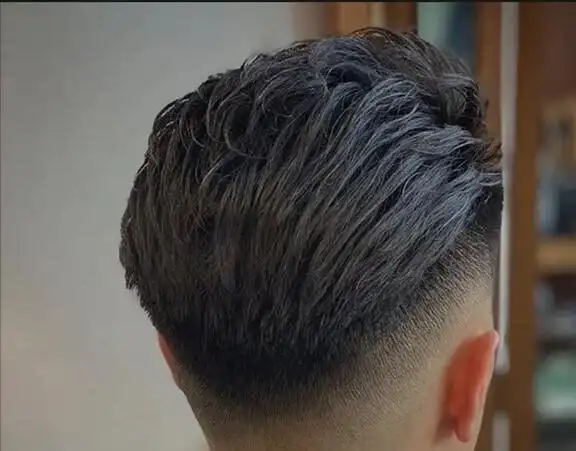 上了年纪的男人,建议少留这4种发型,油腻显凶_网易订阅