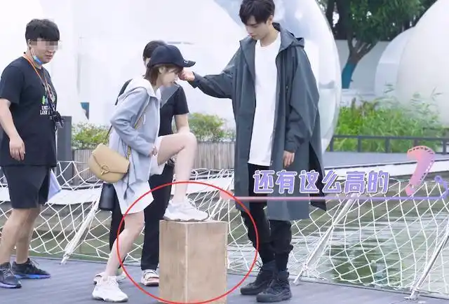 胡一天188李一桐165两人拍戏身高差不明显原因让人想笑