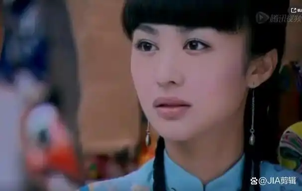 看了李菲儿的旧照,才明白:黄晓明金希澈为啥相继沦陷,妩媚动人