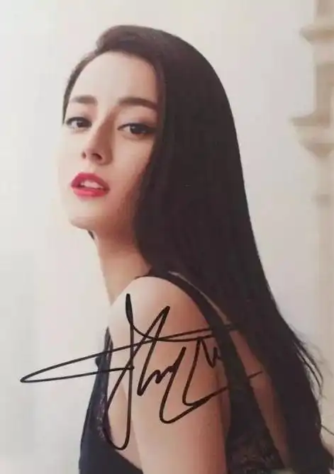 迪丽热巴签名照