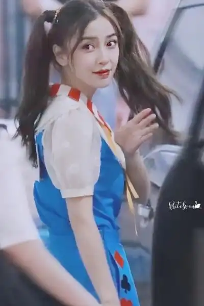 同样是少女双马尾,看鞠婧祎和baby造型对比,颜值对比很明显!