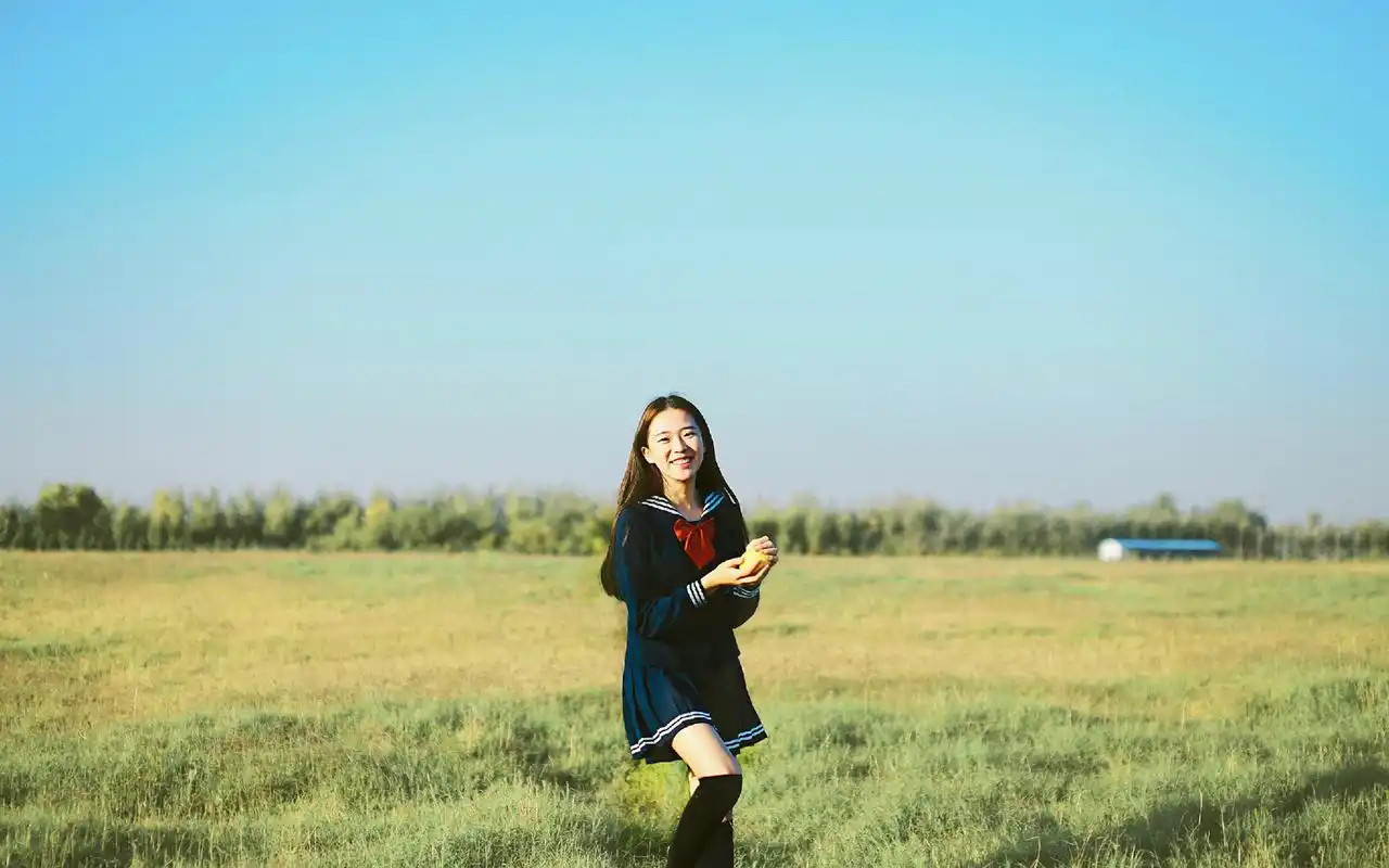 日系水手服少女电脑高清桌面壁纸图片下载