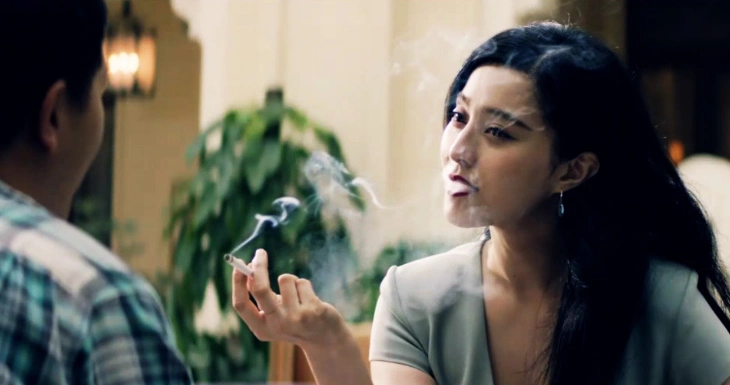 剧中抽烟的女明星,许晴很江湖,第一个被大家熟知却叫不上名字