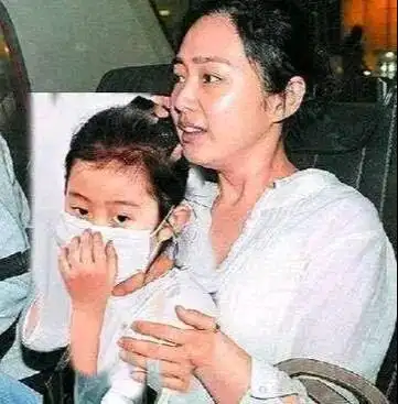 刘德华的女儿照片曝光,遗传父母全部优点,如今已是大姑娘!