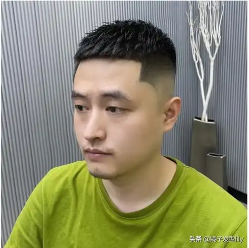 额头窄适合什么发型男短额头适合留的发型