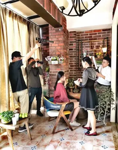 走进片场主播带您探班神秘剧组