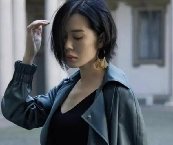 余男巅峰时被知名导演抛弃45岁仍单身是妈妈的心病