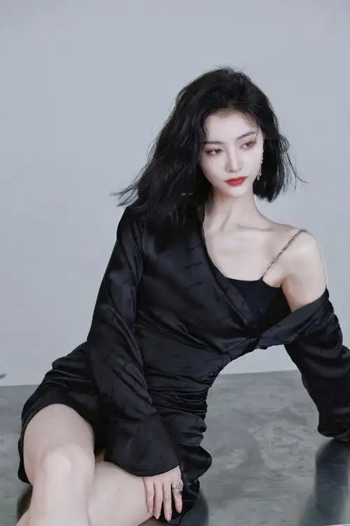 生日写真#许佳琪生日写真性感优雅的黑天鹅,27岁共赴美好@许佳琪kiki