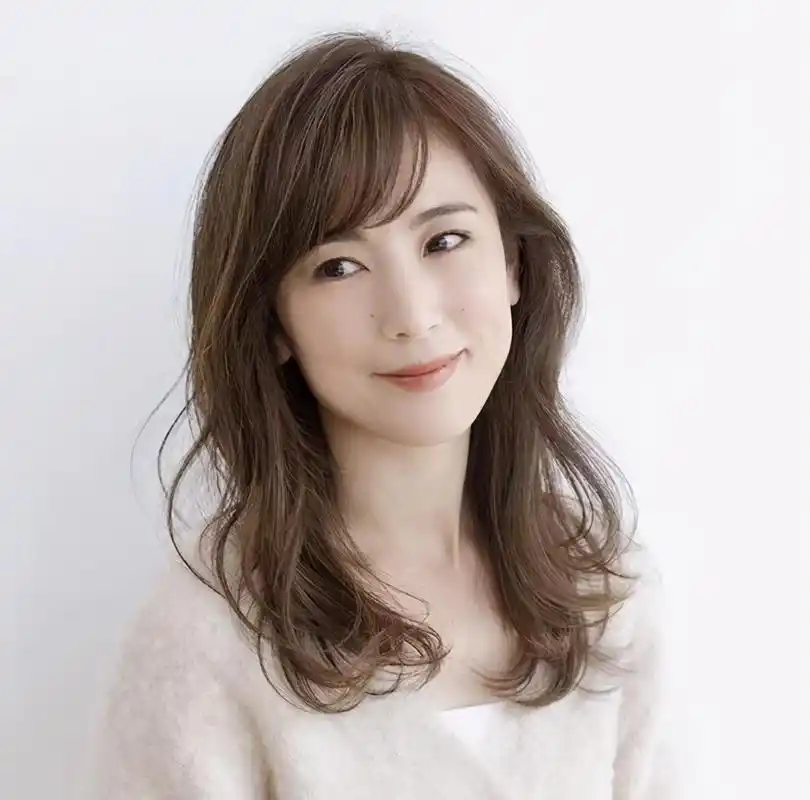 四五十岁长脸女人,抛弃"大妈卷"吧!留这几种发型,真显气质