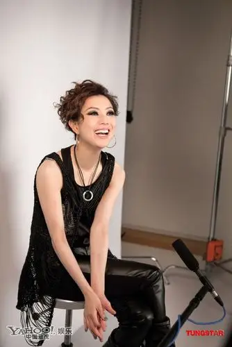 郑秀文代言国际高端饰品 百变造型狂吸金