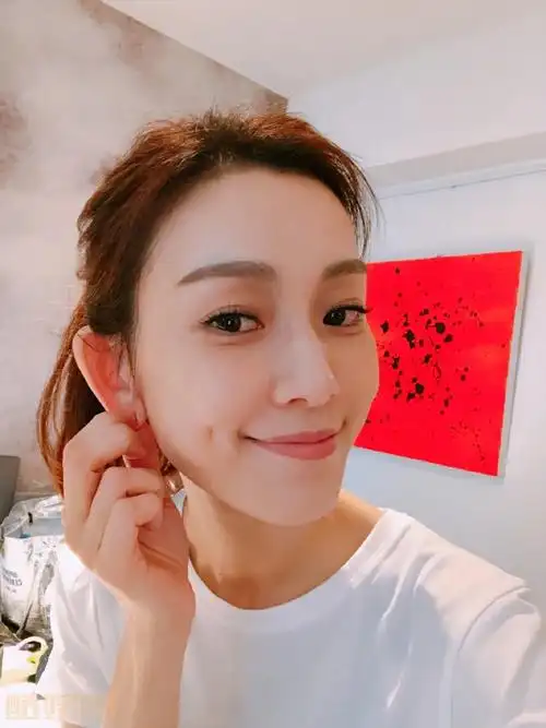 范玮琪甜美自拍