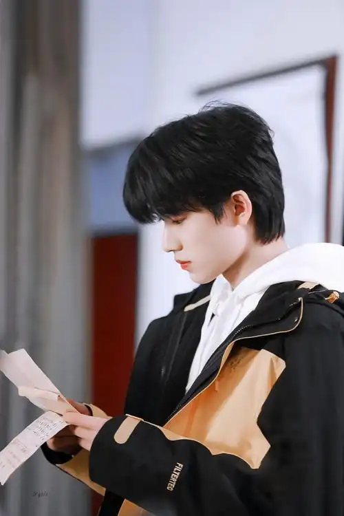 宋亚轩颜值宋亚轩rap宋亚轩身材宋亚轩翻唱宋亚轩舞台