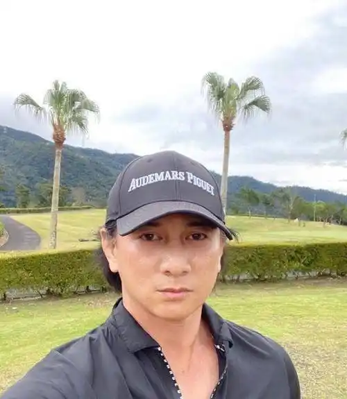 原创原创50岁吴奇隆胖到不敢承认浮肿的脸庞和灰色的太阳穴谁会认得它