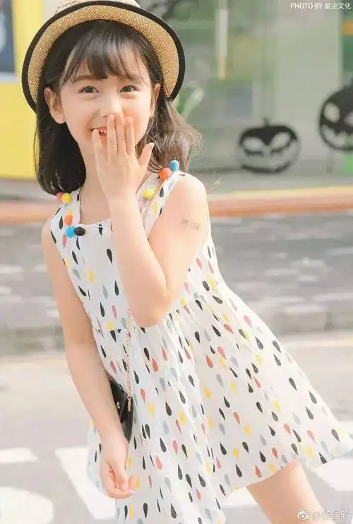 8岁小网红引王思聪关注还和小鹿晗合影大眼萌娃看一整天都不腻