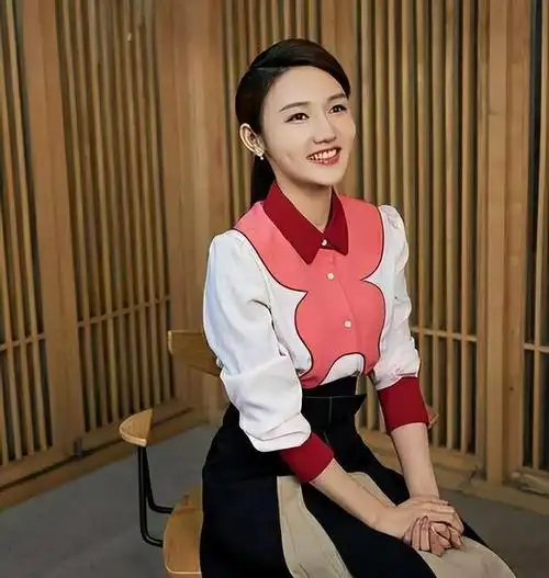 看到龙洋的素颜,不得不佩服春晚化妆师的鬼斧神工|董卿|央视主持人