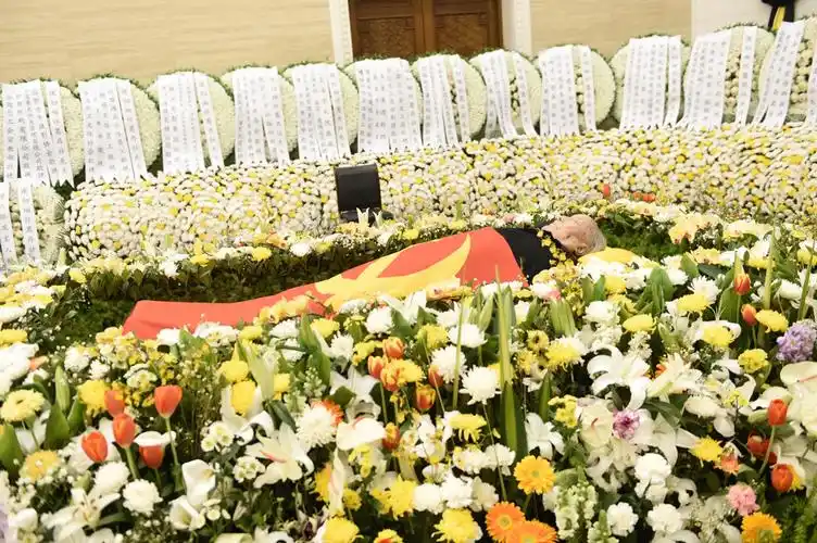 葛存壮的遗体告别仪式于3月8日上午9点钟在八宝山大礼堂举行.