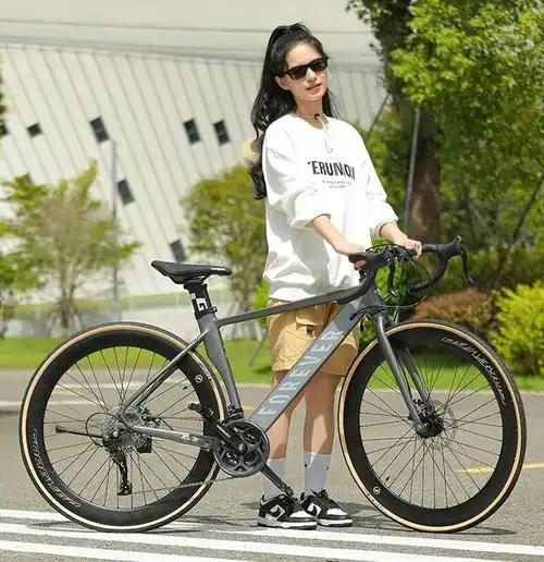 公路自行车是一种受到广大骑行爱好者追捧的运动工具,它不仅可以满足