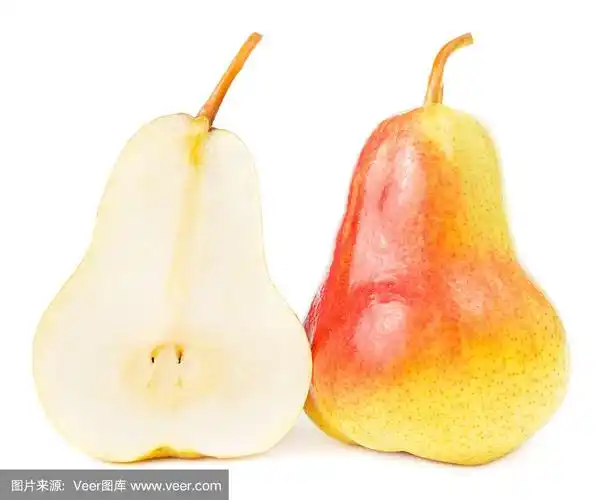 孤立的梨切成两半