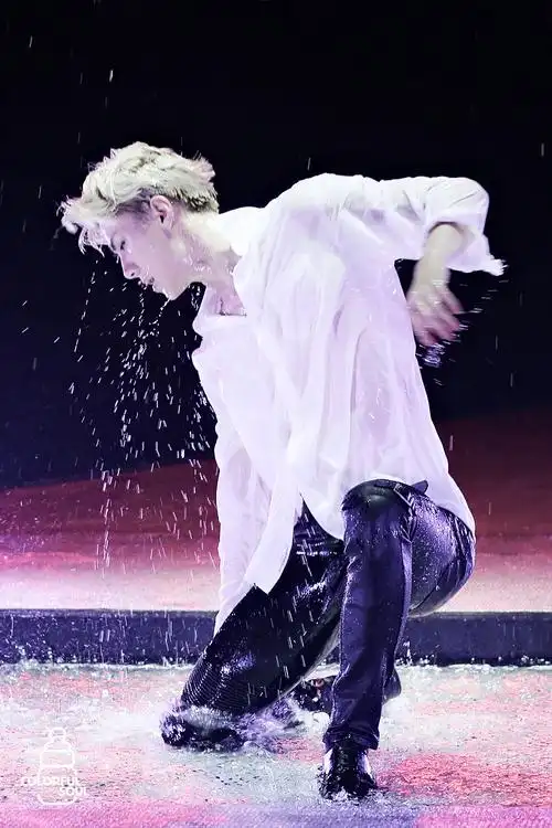 exo吴世勋舞台炫酷舞姿集结号