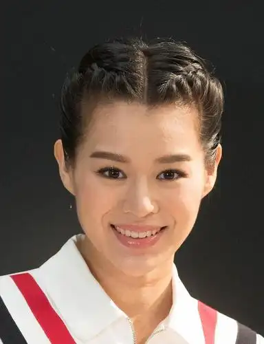 胡杏儿靠演技翻红黄奕被嘲脸僵女演员可以丑请别整容