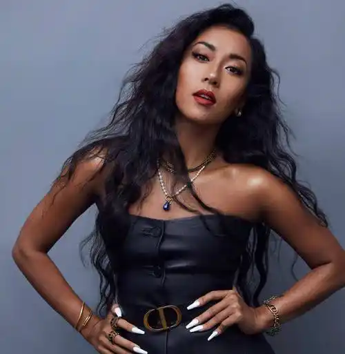 吉克隽逸素颜照曝光,"黑珍珠"原来不黑,五官精致肤色引热议_肌肤_成为