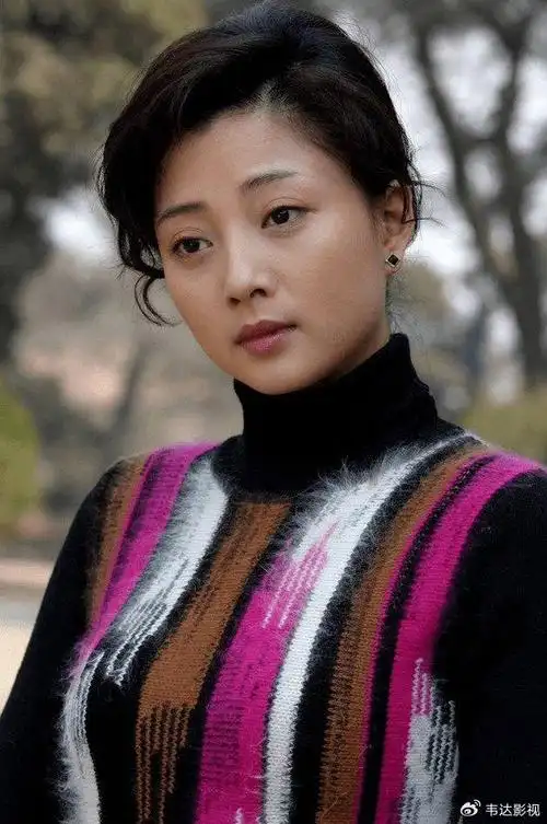 殷桃43岁性感成熟,撩人魅力令人惊叹!