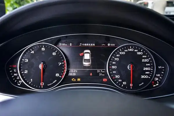 汽车仪表盘这个迈速表,30和50都是用红色标的.这个是什么意思啊?