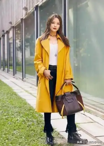 不要再穿黑白灰大衣,活泼明亮的黄色大衣,给你冬季新气色!