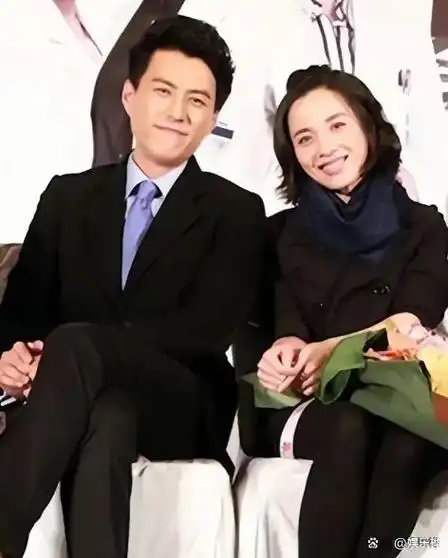 知名演员靳东:我这辈子最幸运的事情,就是娶了剧中的另一半李佳