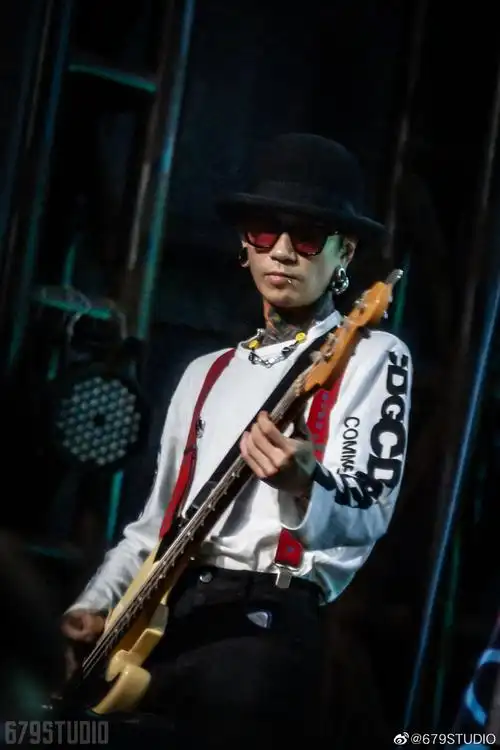 大啃的相册蒋晗海龟先生贝斯手