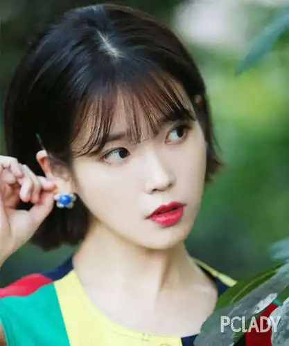 iu剪回短发 童颜美肌竟然跟10年前一样!