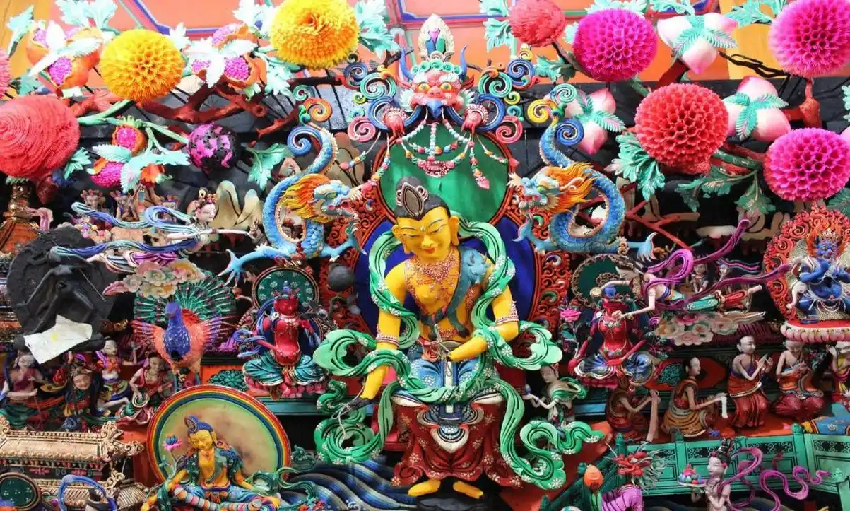 塔尔寺三绝(堆绣 壁画 酥油花)