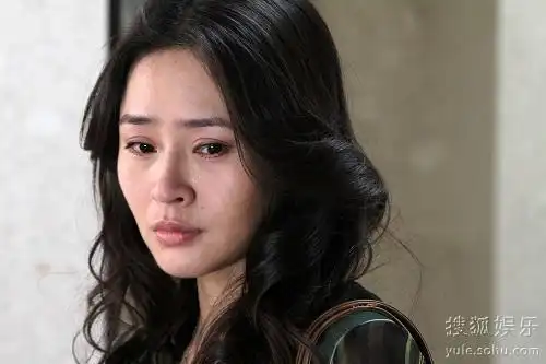 剧中的门第差异引发了一场场没有硝烟的战争,人物之间的不同观念导致