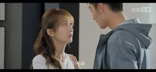 他在逆光中告白他为爱苦等五年为女友可抛开一切这样的男主谁不爱