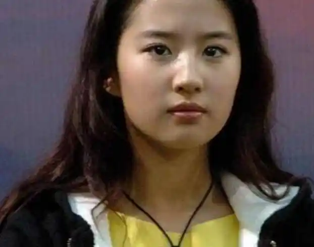 明星出道前照片,谁最让你感到惊艳_百度知道