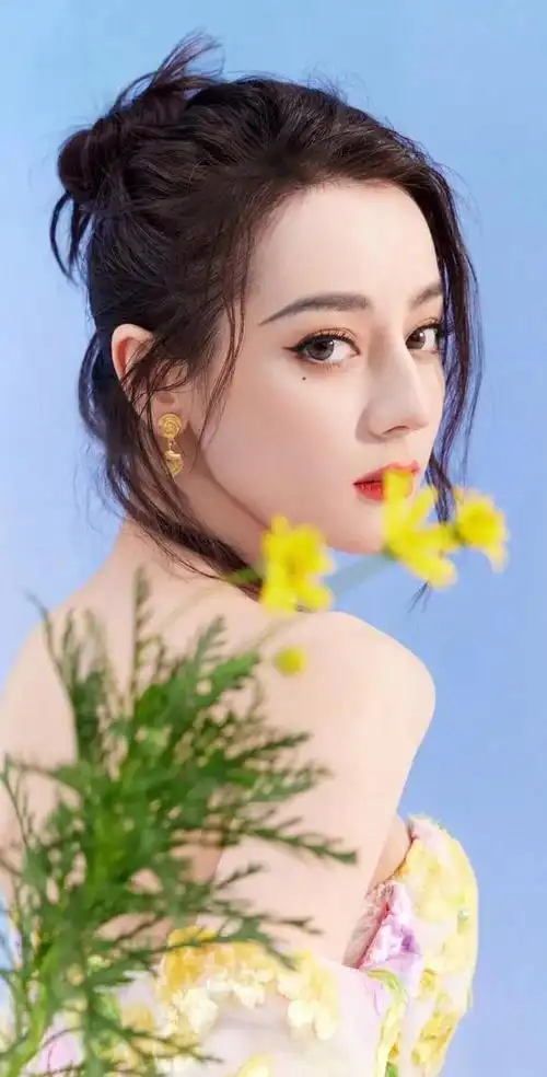 迪丽热巴高清魅力写真,优雅迷人!__财经头条