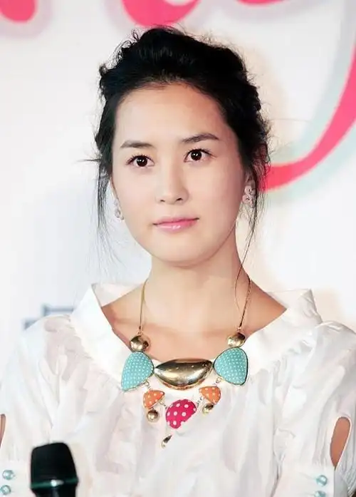 女演员李多海最新照片,是整容还是化妆术?