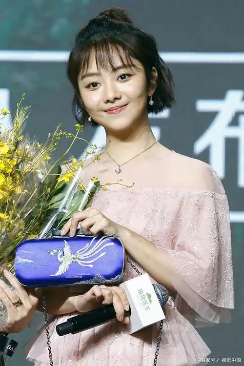 谭松韵方辟谣已婚传闻,目前谭松韵未婚且单身!粉丝不要惊慌!