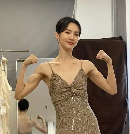 虽说外界时常会有一些质疑声,但金晨始终保持着好心态,低调且兢兢业业