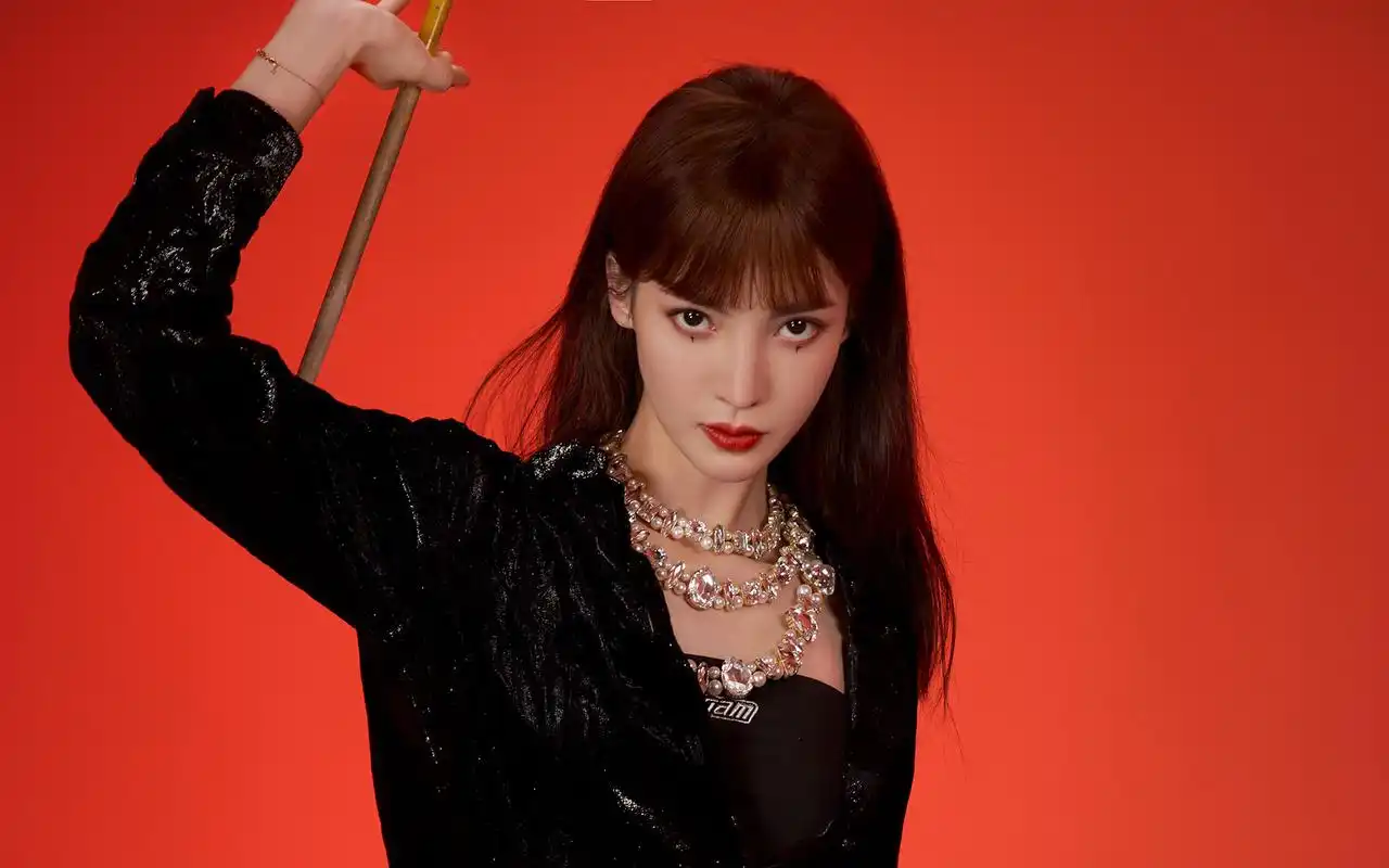 金晨摇滚风酷美高清桌面壁纸